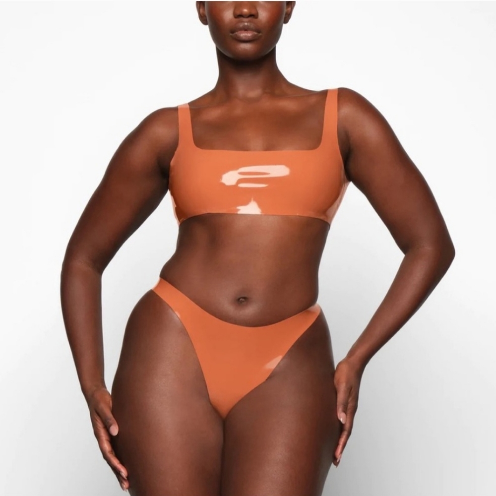 SKIMS Latex Scoop Neck Bralette